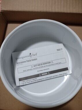Pampered Chef White Microwave Pasta Cooker Bowl